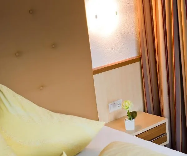 Fruehstueckspension Astoria Konukevi 3*