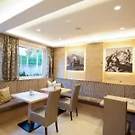 ゲストハウス Fruehstueckspension Astoria