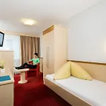 ゲストハウス Fruehstueckspension Astoria 3*